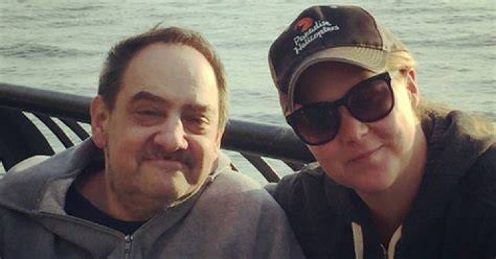Amy Schumer introduces her ailing dad to the love of his life Goldie
