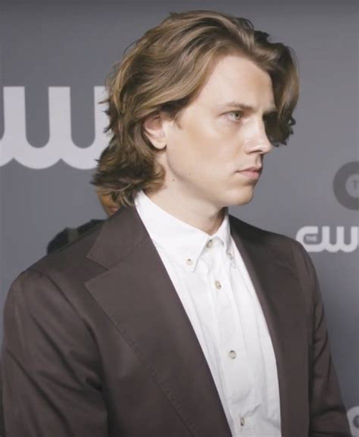 An American Actor Alex Saxon Seems To Be Dating Hannah Marks.