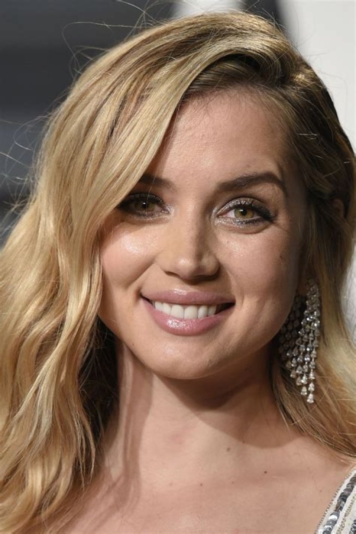 Ana de Armas 35, 1988, Age, Born, Height, Children, Family, Biography