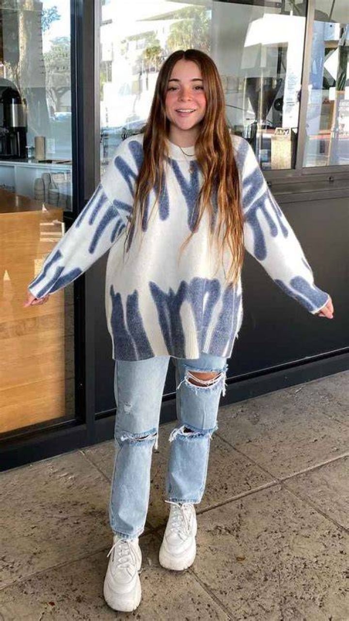 Ana Stowell Wiki, Biography, Age, Boyfriend, Family, Facts & More