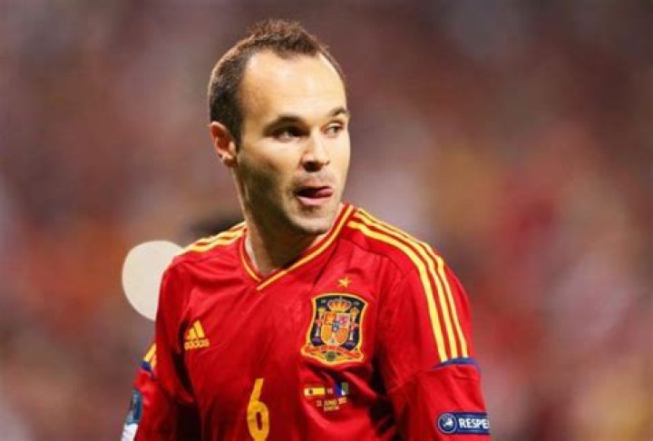 Andres Iniesta Age, Wife, Family, Height, Net Worth, Biography
