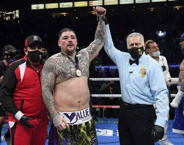Andy Ruiz Jr. trabaja duro para volver al ring y muestra un cambio