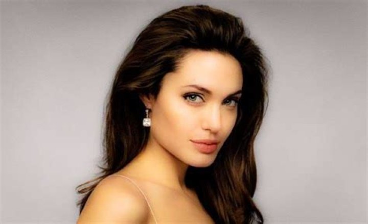 Angelina Jolie Bra Size, Age, Weight, Height, Measurements