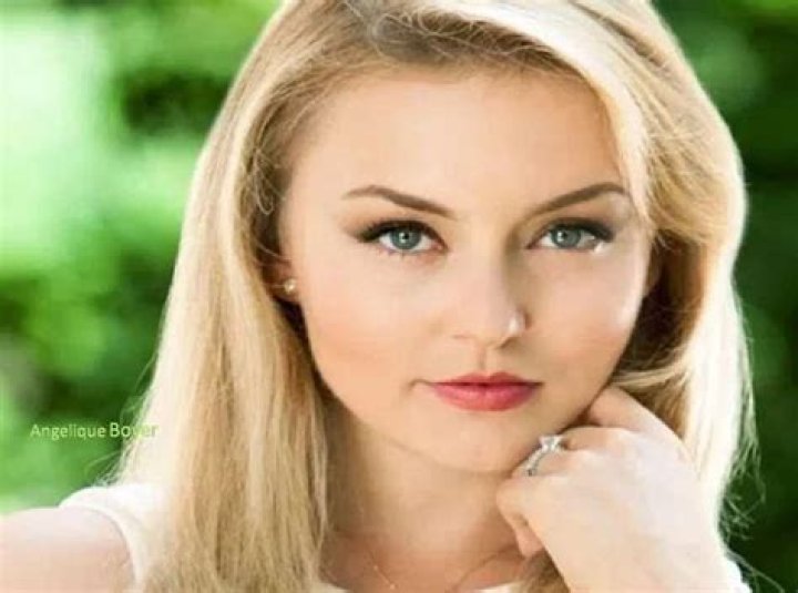 Angelique Boyer turned 34, this was Sebasti&aacute;n Rulli's tender