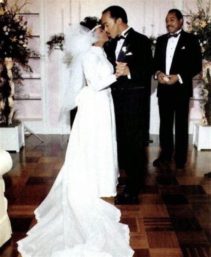 Anita Baker Has a Husband? Get to Know Her Net Worth