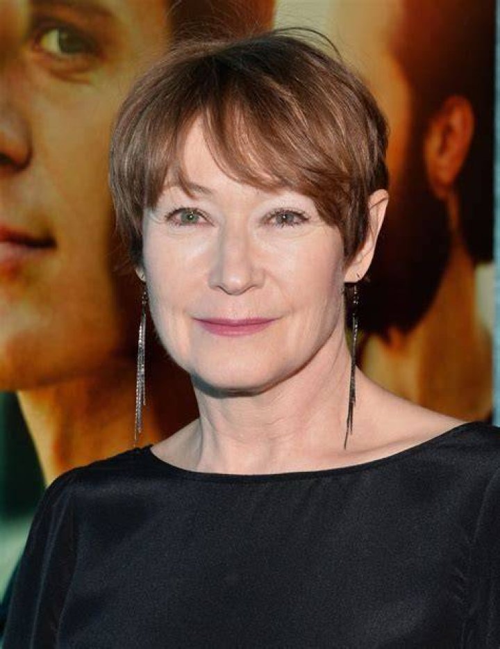 Ann Magnuson Net Worth
