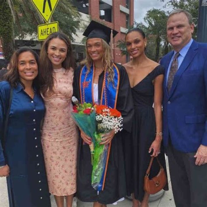 Anna Hall Parents David And Ivey Hall Ethnicity And Family
