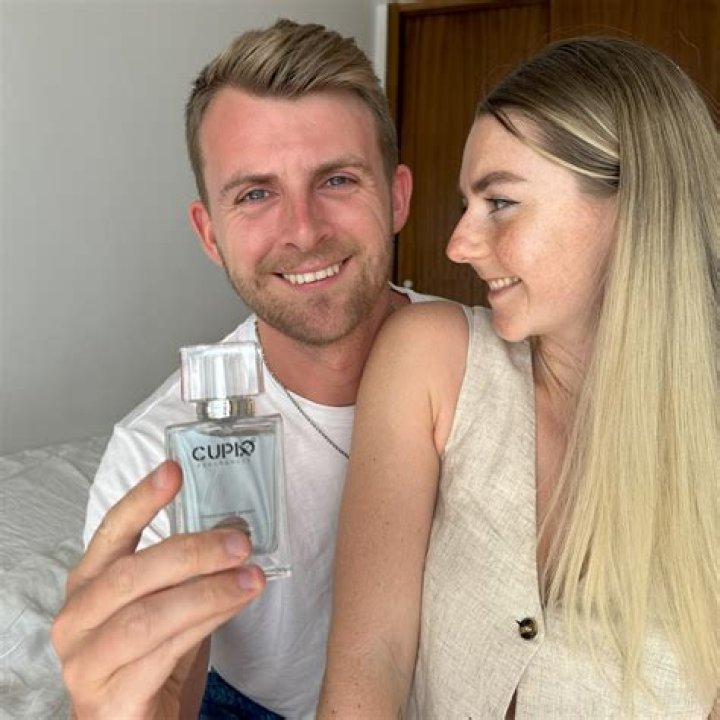 Anna &lsquo;Bachelor in Paradise&rsquo; Pheromone Perfume Does the Oil Really Work