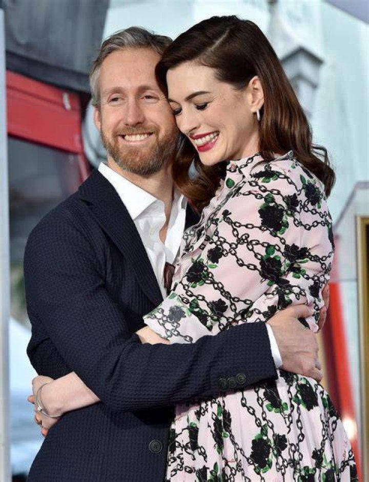 Anne Hathaway, Husband Adam Shulman at Walk of Fame Ceremony Pics