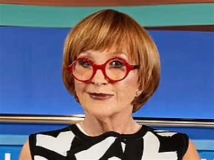 Anne Robinson says 'fragile' modern women 'unable to deal' with