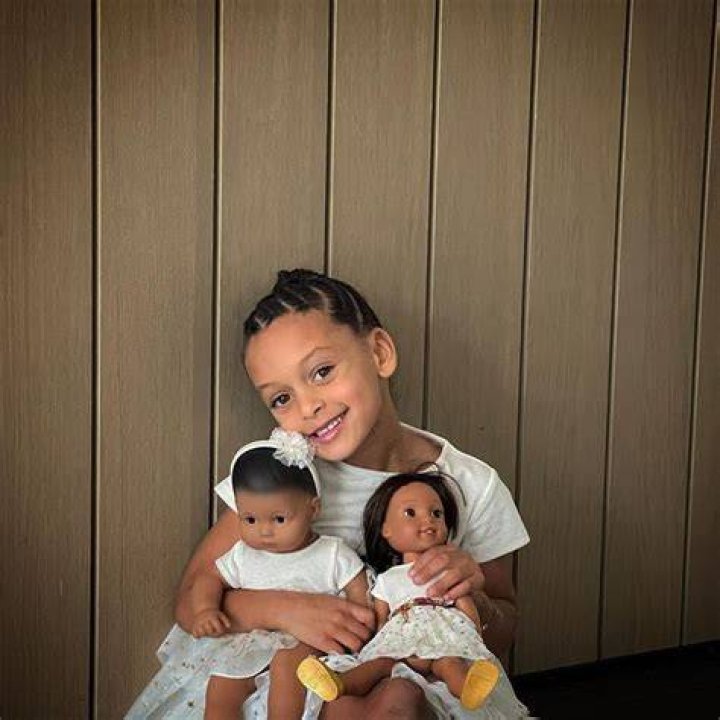 Annie MacaulayIdibia Bio, Age, Parents, Husband, Children, Net Worth