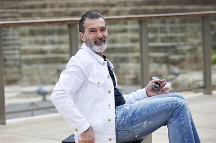 Antonio Banderas Loves His Wrinkles & Gray Hair at 62 Heart Attack