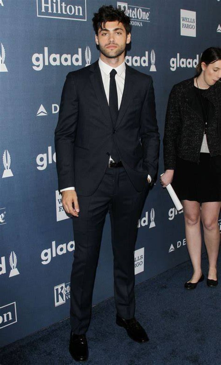 Apr 02 27th Annual GLAAD Media Awards 005 Matthew Daddario Fan