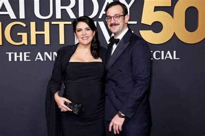 Are Cecily Strong and Michael Che engaged?