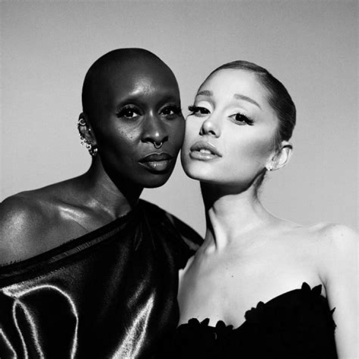 Ariana Grande y Lili Reinhart Embarazadas?? YouTube