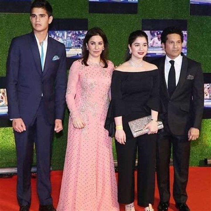 Arjun Tendulkar Family Meet the Tendulkar Family!