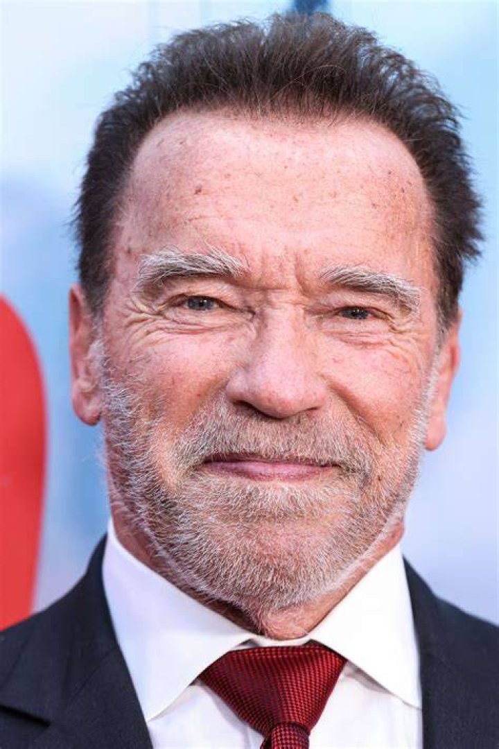 Arnold's ExMistress Reads His TellAll Book E! Online AU