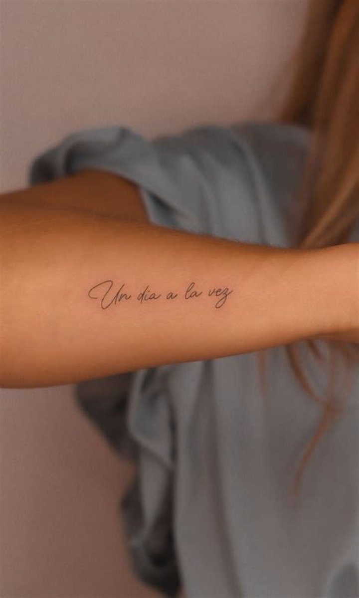 Arriba 102+ Foto Tatuajes De Cruz Detr&aacute;s De La Oreja Para Hombres Cena