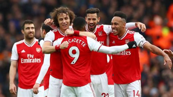 Arsenal players and staff agree 12.5 pay cut in response to