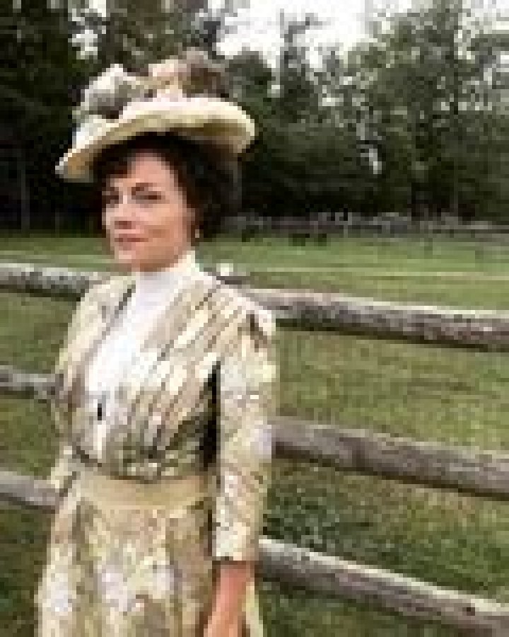 Arwen Humphreys Murdoch Mysteries Wiki Fandom