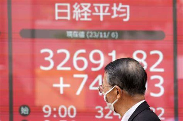 Asian markets drift as traders weigh outlook for rates
