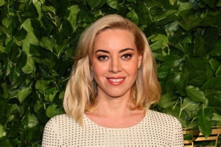 Aubrey Plaza Is So Blonde Now, She Looks Nothing Like Her &lsquo;White Lotus