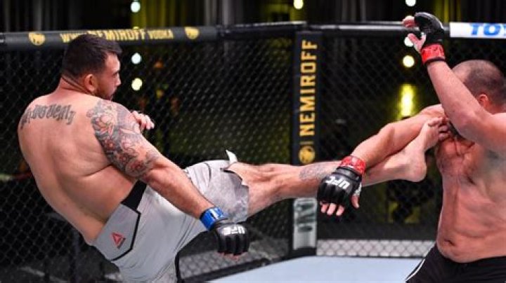 Augusto Sakai vence de forma avassaladora no UFC Vancouver UFC