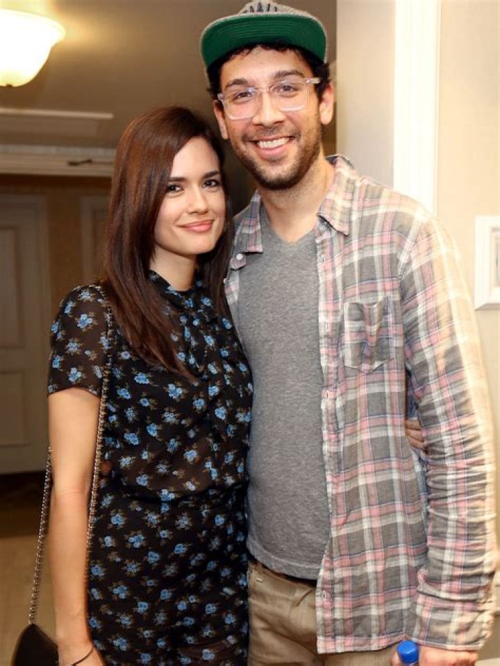 Avec qui Torrey DeVitto est en Couple