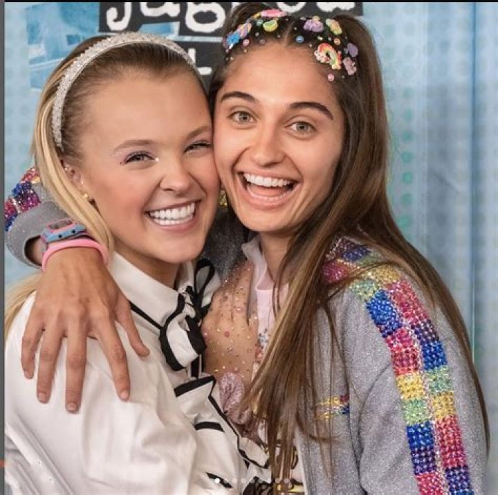 Avery Cyrus's Profile, Net Worth, Age, Height, Relationships, FAQs