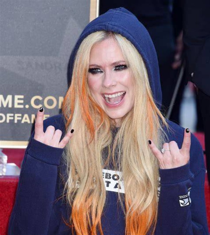 Avril Lavigne says 'relationships are not easy' as she continues to