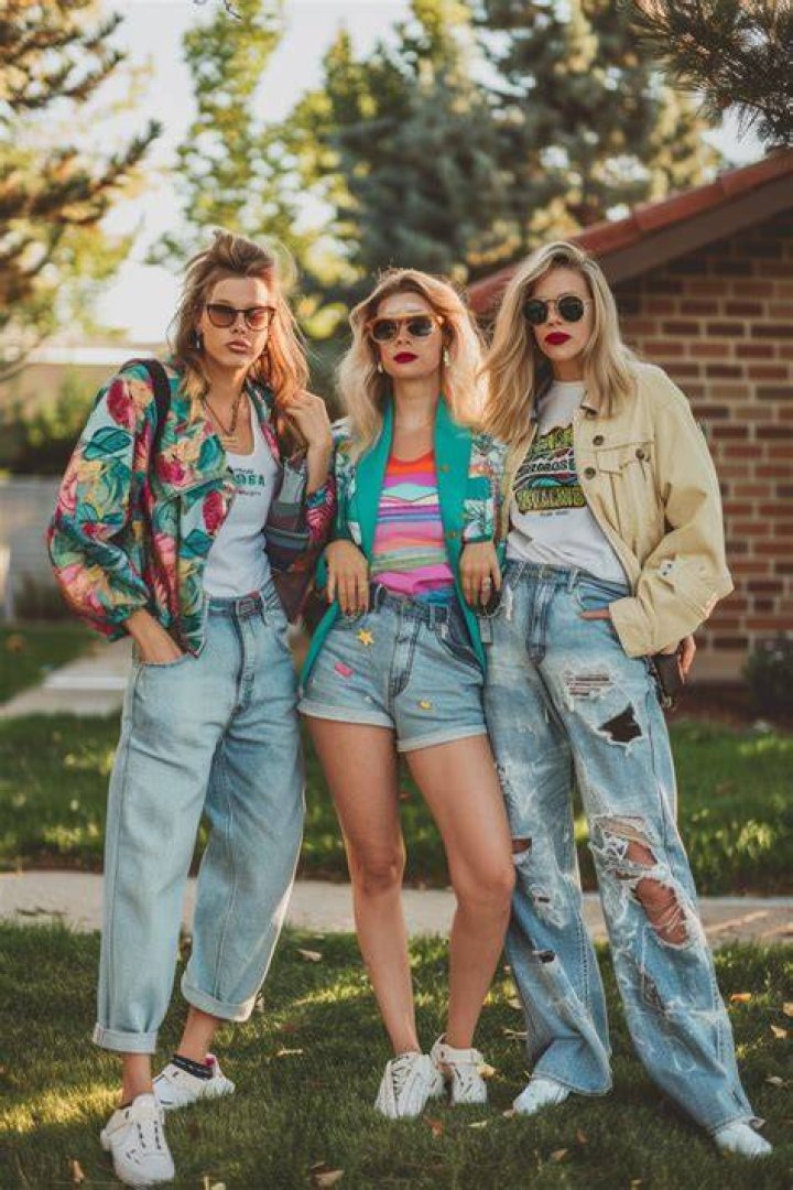 Back to the 90s (90soutfits Edward Furlong and Jacqueline Domac,...)