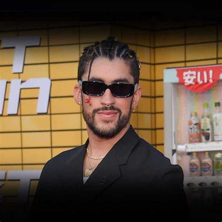Bad Bunny Age, Bio, Birthday, Family, Net Worth National Today