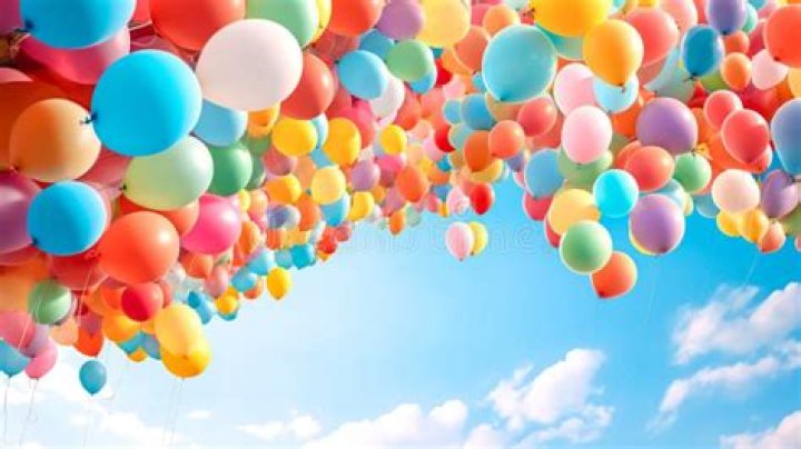 Balloons filled the air during Taylor Swift's performance of "22
