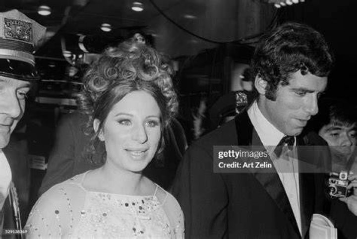 Barbra Streisand And Elliott Gould Pull Off A Chic '60s Look (PHOTO