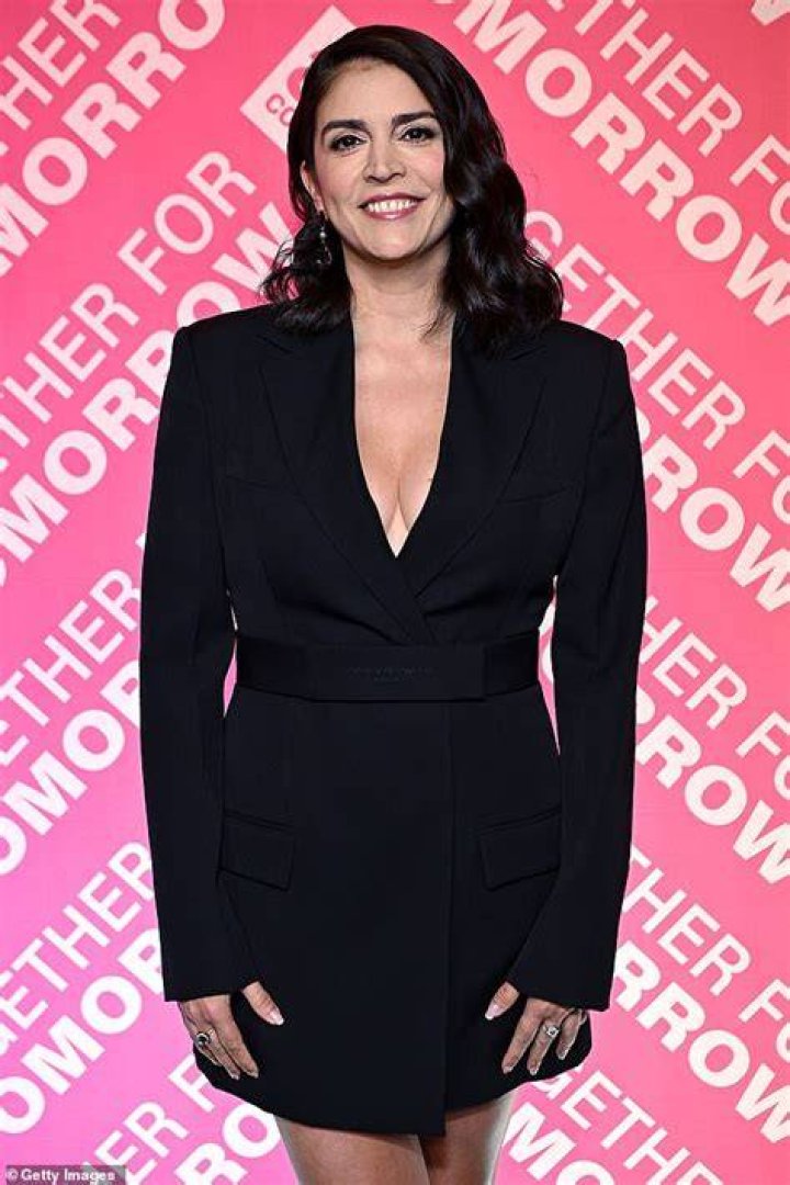 Beautiful Actress Cecily Strong Still Single, Who is She Dating