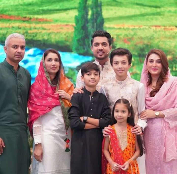 Beautiful Pictures of Iqrar Ul Hassan With His Family Pk