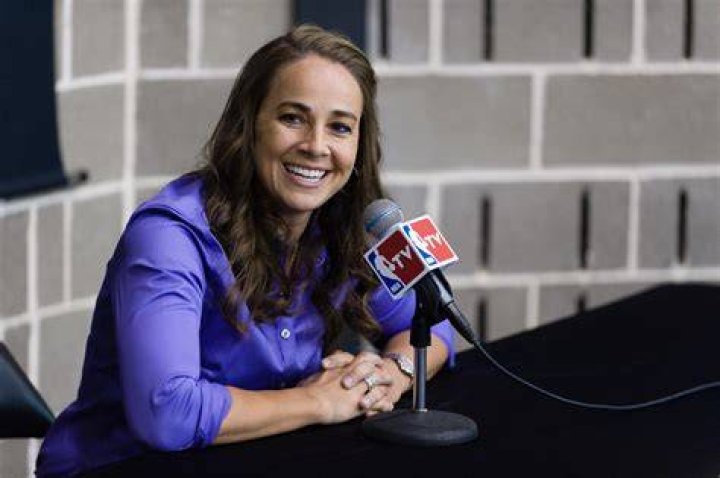 Becky Hammon named to Spurs staff, first woman assistant coach in major