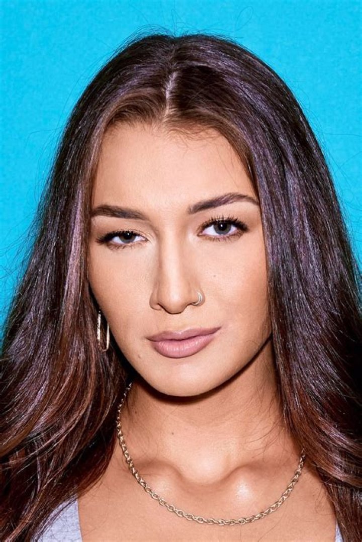 Bella Rolland Age, Height, Networth, Birthday, Boyfriend, Biography