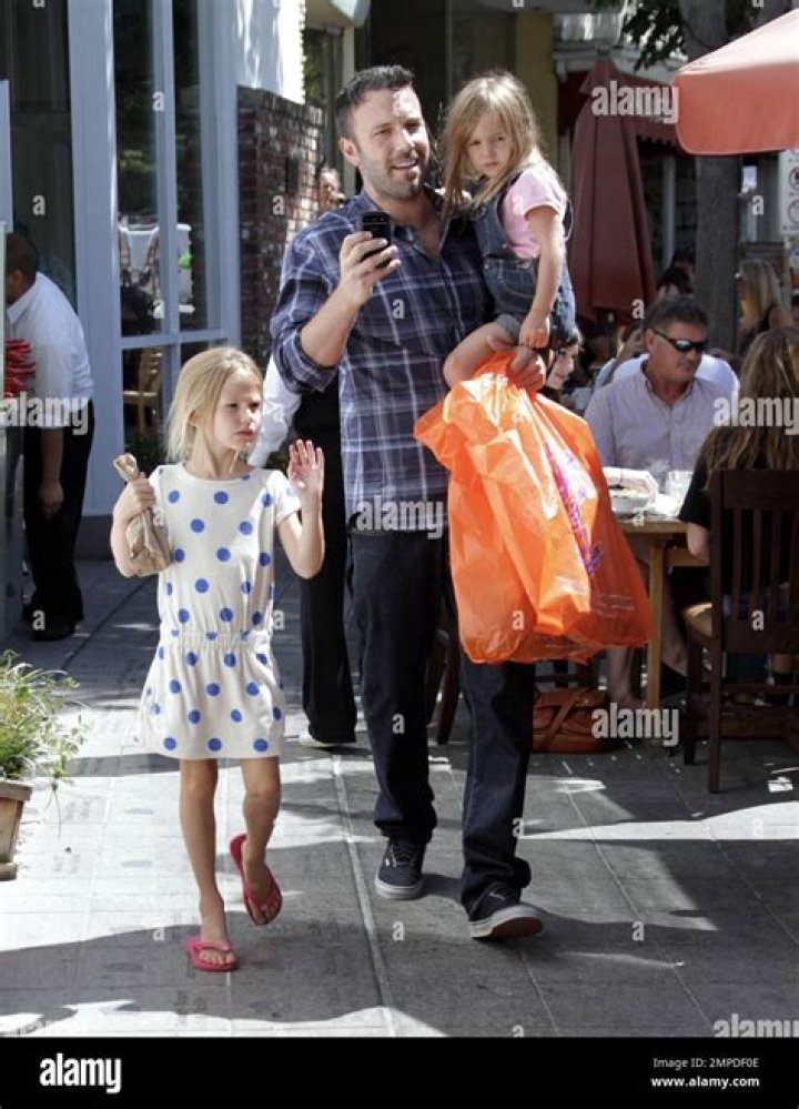 Ben Affleck Takes Daughters Violet and Seraphina to the Park
