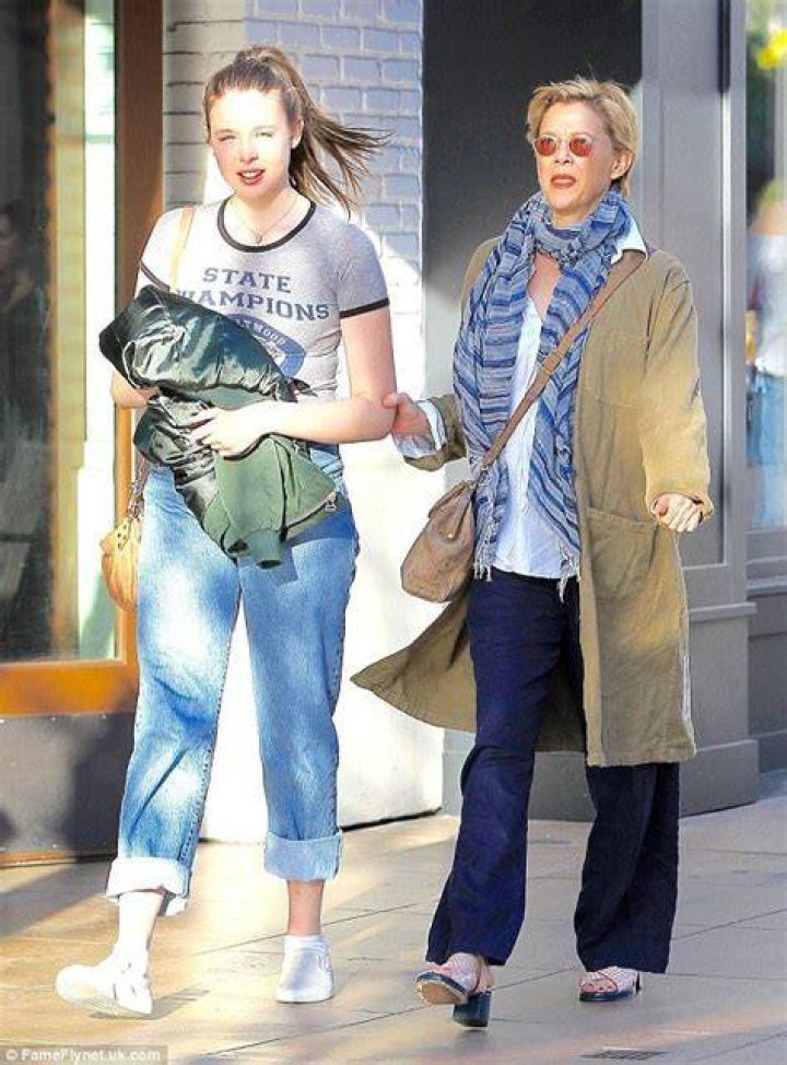 Bening bonds with teen daughter Ella at The Grove