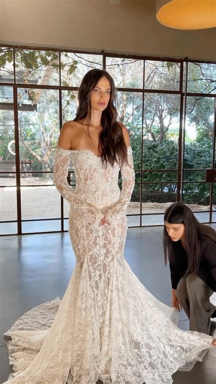 BERTA on Instagram &ldquo;When a giraffe photobombs your wedding 😘 