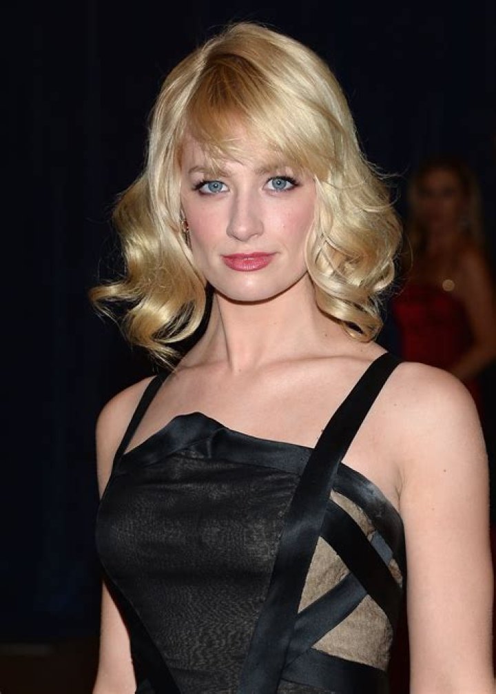 Beth Behrs Beth behrs, Wonder woman art, Dolly parton costume