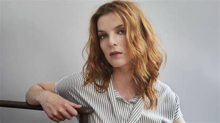Betty Gilpin (Actress) Age, Wiki, Biography, Husband, Peak in toes, Net
