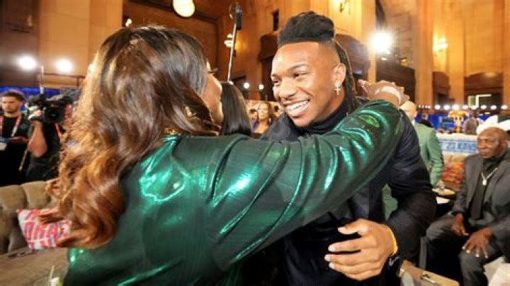 Bijan Robinson’s Girlfriend Is the LeBron James SuperFan RB Dating