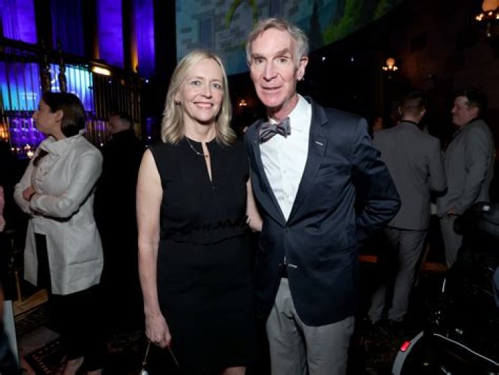 Bill Nye marries journalist Liza Mundy Nestia