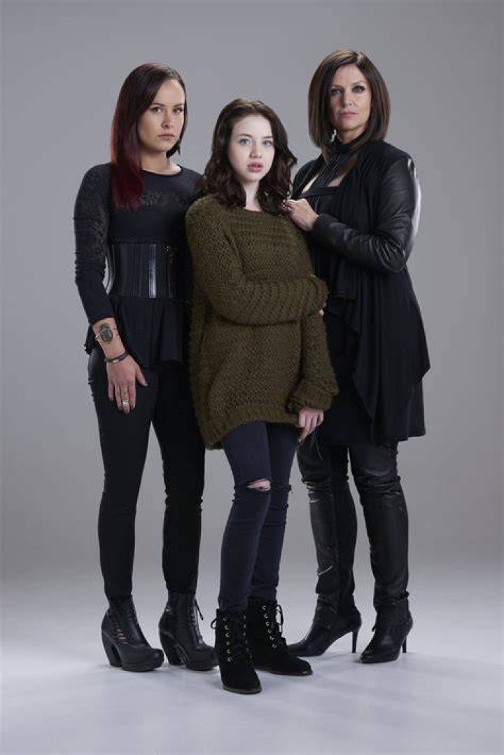 Bitten S2 TommieAmber Pirie as "Paige Winterbourne" Bitten tv show