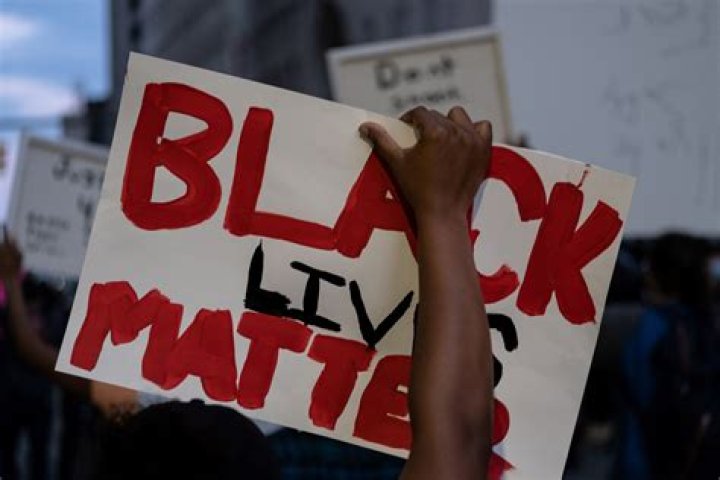 BLM Mother Whose Children Murdered Chicago Police Officer Livestreams
