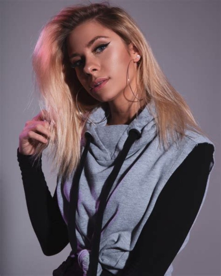 BlogPaper | Andie Case - Bio, Age, Single, Nationality, Body Measurement, Career