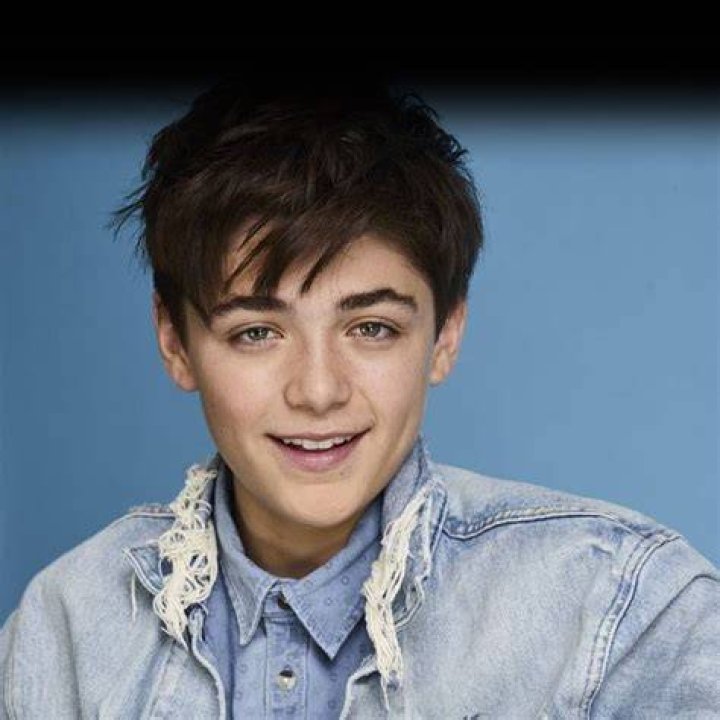 BlogPaper | Asher Angel - Bio, Age, Net Worth, Height, Single, Nationality, Body Measurement, Career