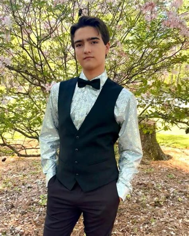 BlogPaper | Elias Harger - Bio, Age, Net Worth, Height, Married, Career, Instagram